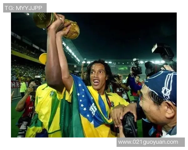 小罗与巴西国家队的世界杯传奇瞬间回顾与感动时刻分享 小罗与巴西国家队的世界杯传奇瞬间回顾与感动时刻分享