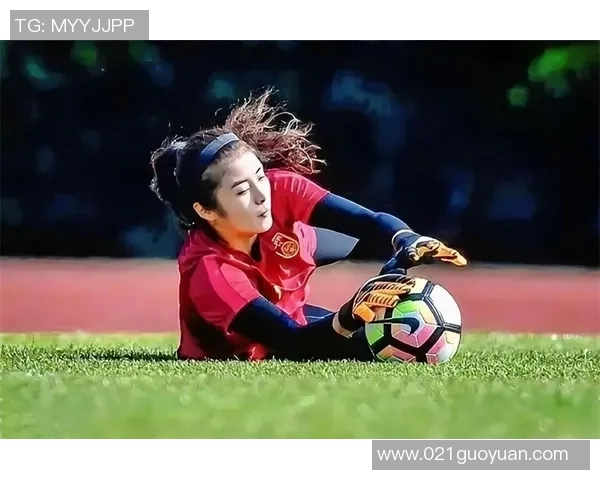 女足球明星身高对比及精彩瞬间图片展示,了解她们的运动魅力与风采 女足球明星身高对比及精彩瞬间图片展示,了解她们的运动魅力与风采